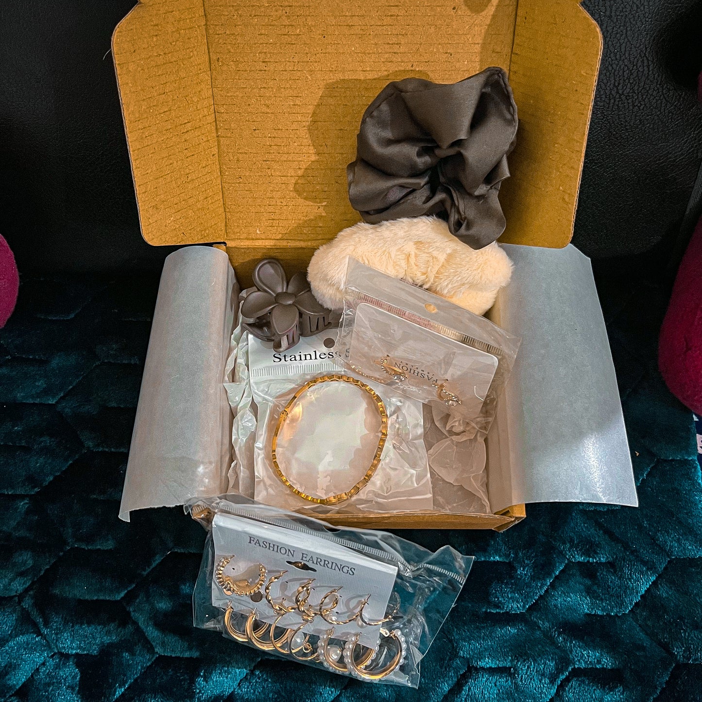 Elegant Charm Blink Hamper 🎁|